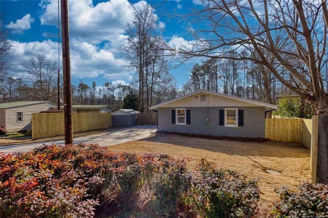 view of front of home featuring a patio