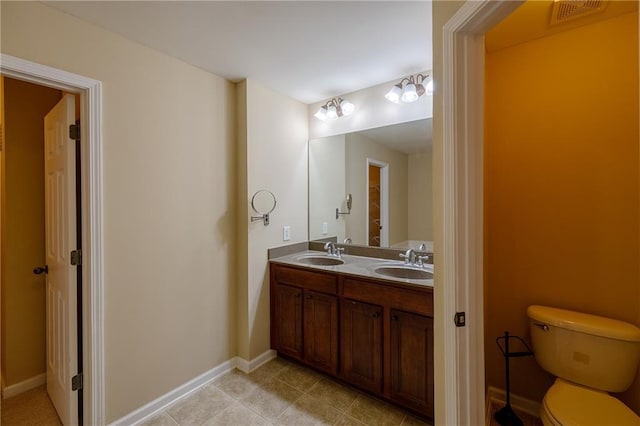 4400 Village Field Pl, Suwanee, GA 30024 - bathroom featuring double vanity, toilet, and baseboards