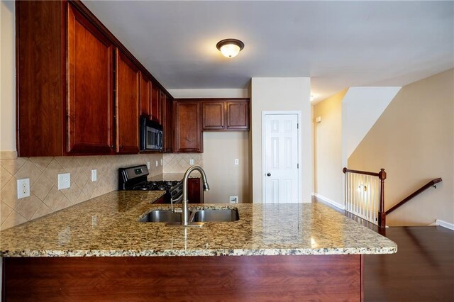 4400 Village Field Pl, Suwanee, GA 30024 - kitchen featuring gas range oven, stainless steel microwave, a sink, and light stone countertops