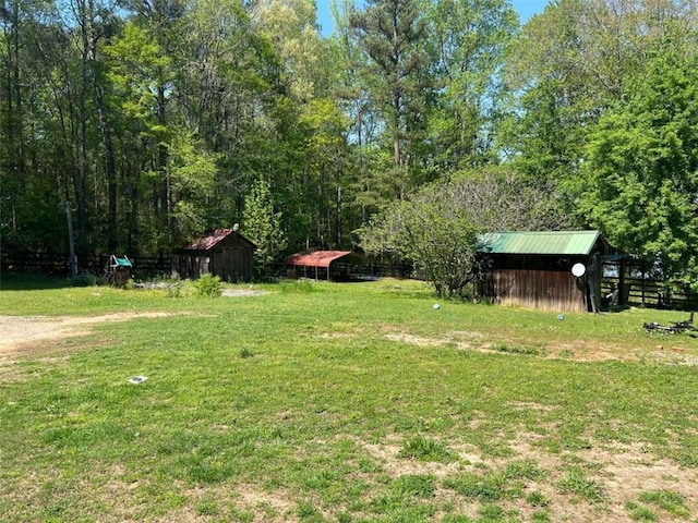 view of grassy yard with an outbuilding