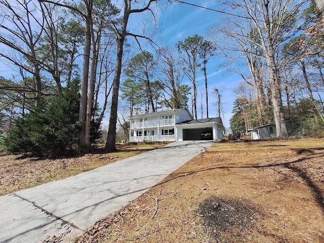 view of front of home featuring covered porch and driveway