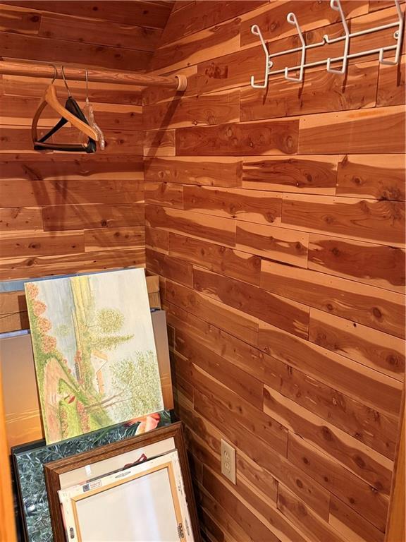 1438 Salem Dr, Alpharetta, GA 30009 - view of spacious closet