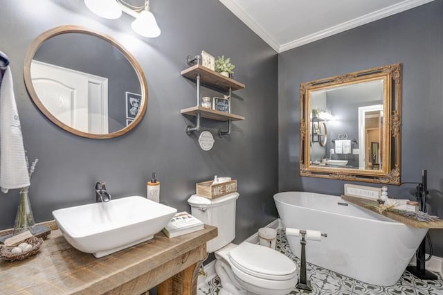 bathroom featuring crown molding, sink, a washtub, and toilet