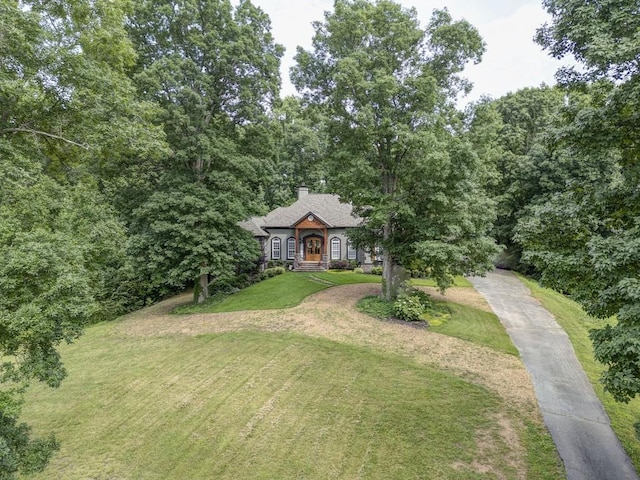 view of front of home featuring a front yard