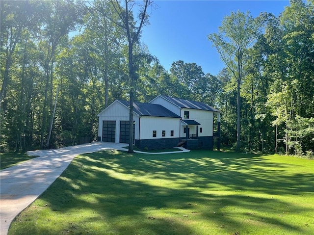 221 Dragonfly Cv, Toccoa, GA 30577 - view of front of property featuring a front yard, an attached garage, and driveway