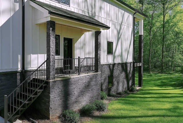 221 Dragonfly Cv, Toccoa, GA 30577 - view of side of home featuring a lawn