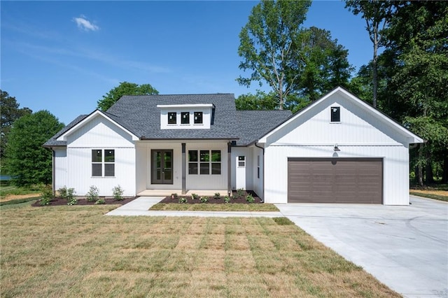 554 Mcdaniel Station Rd SW, Calhoun, GA 30701 - modern farmhouse style home featuring an attached garage, driveway, a front lawn, and roof with shingles
