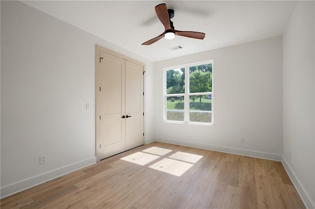 554 Mcdaniel Station Rd SW, Calhoun, GA 30701 - unfurnished bedroom featuring light wood-style flooring, baseboards, a closet, and a ceiling fan