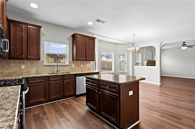kitchen featuring dark wood-style flooring, a wealth of natural light, visible vents, stainless steel appliances, and a sink