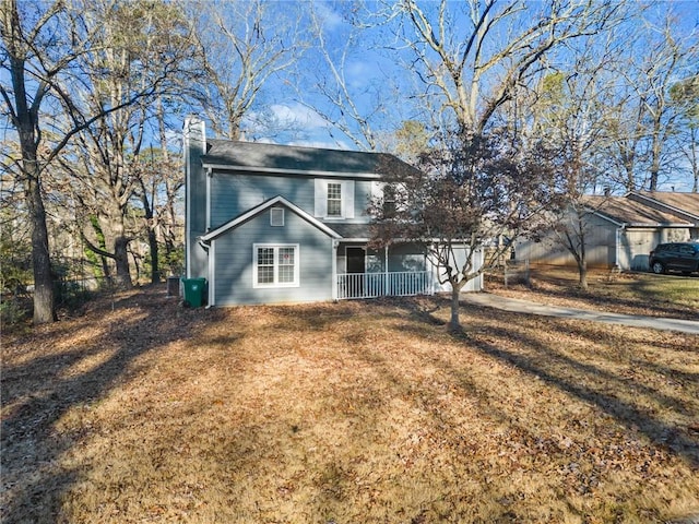 view of front of property featuring a porch and a front lawn