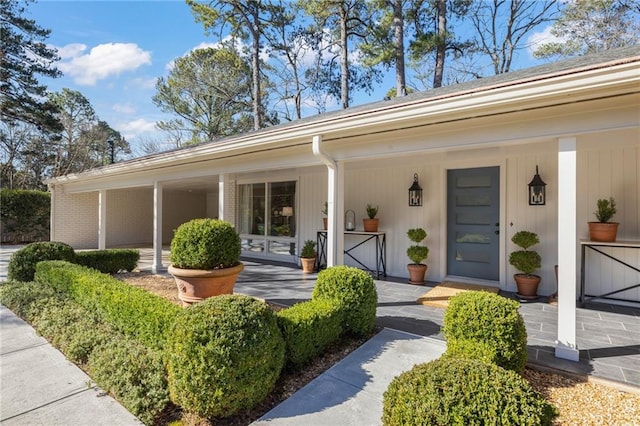 property entrance with covered porch