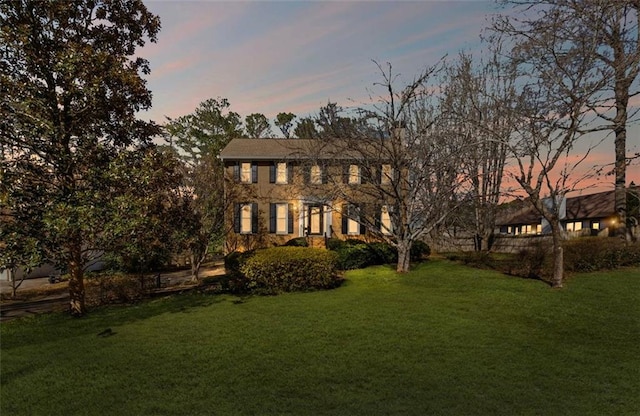 view of front of house featuring a front yard