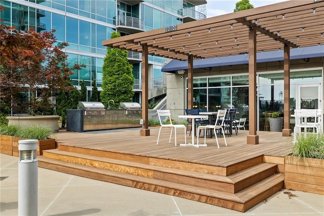 923 Peachtree St NE Unit 1238, Atlanta, GA 30309 - wooden deck featuring a pergola, outdoor dining space, and an outdoor kitchen