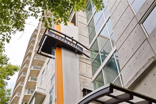 923 Peachtree St NE Unit 1238, Atlanta, GA 30309 - view of staircase