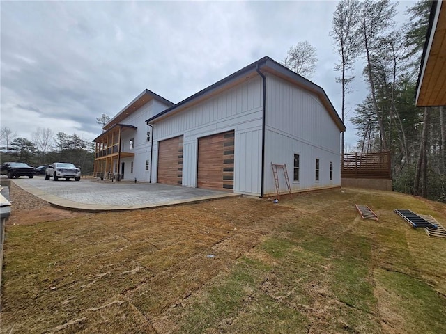 300 Mountain Ridge Dr, Dahlonega, GA 30533 - exterior space featuring an attached garage, driveway, and a lawn