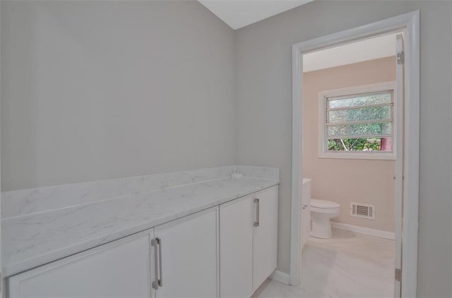 622 Sheffield Rd, Norcross, GA 30071 - bathroom featuring toilet, baseboards, and vanity