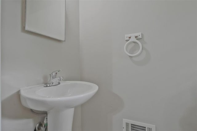 622 Sheffield Rd, Norcross, GA 30071 - bathroom featuring a sink