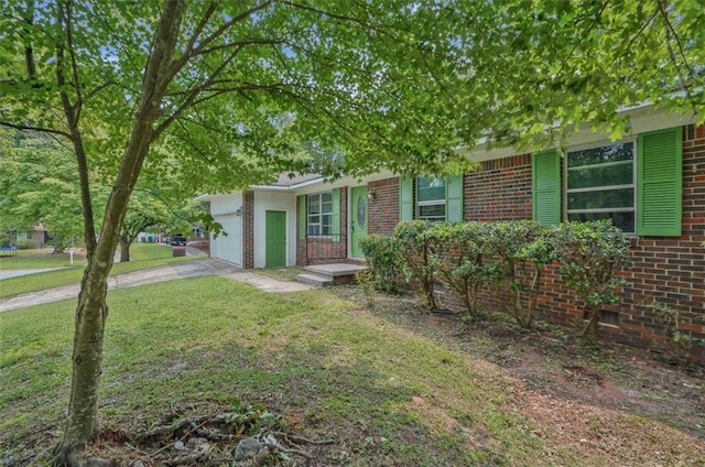 622 Sheffield Rd, Norcross, GA 30071 - obstructed view of property featuring brick siding, a garage, asphalt driveway, and a front lawn