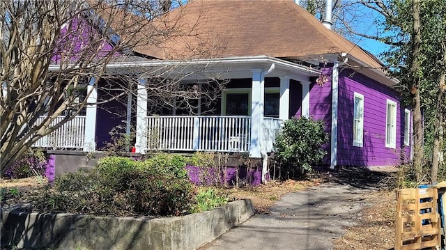 view of front of house featuring covered porch