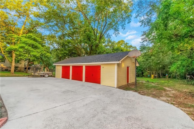 view of detached garage