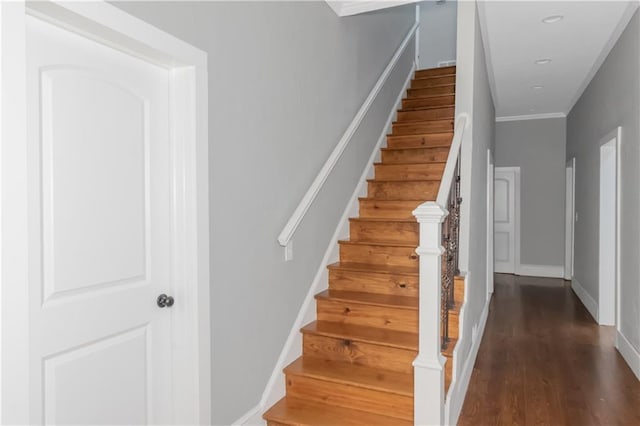 stairs featuring baseboards, ornamental molding, wood finished floors, and recessed lighting