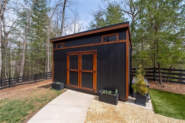 view of outbuilding with an outdoor structure and a fenced backyard