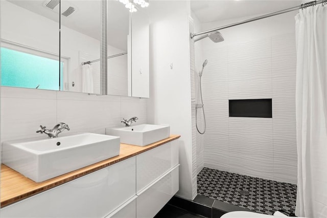 1492 Sagewood Cir, Stone Mountain, GA 30083 - bathroom with a tile shower, double vanity, toilet, and backsplash