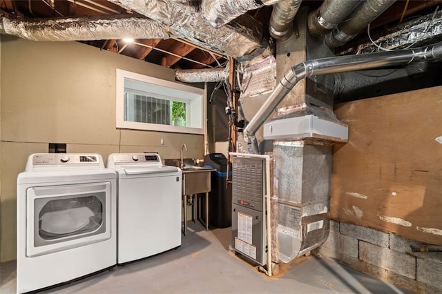 1492 Sagewood Cir, Stone Mountain, GA 30083 - laundry area featuring independent washer and dryer