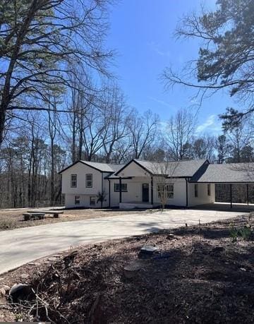 view of front of property