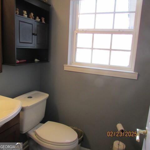 bathroom with toilet and vanity