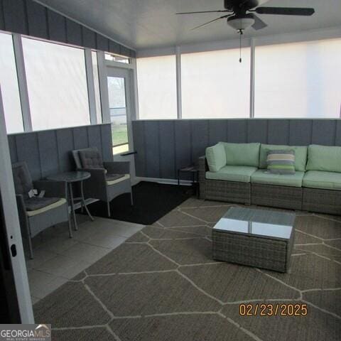 sunroom / solarium featuring a ceiling fan