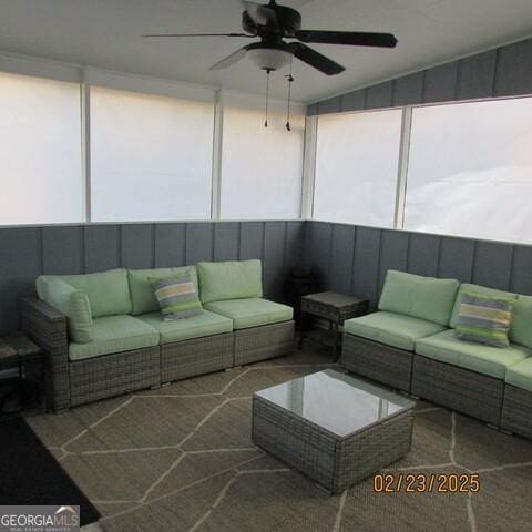 sunroom / solarium featuring a ceiling fan