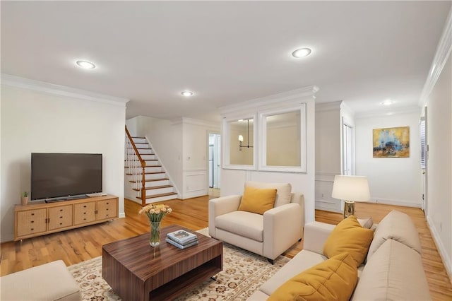 living room with light wood-type flooring and crown molding