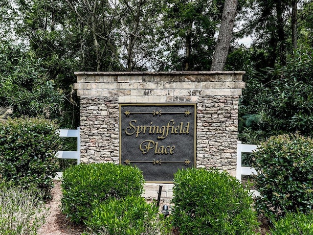 view of community / neighborhood sign