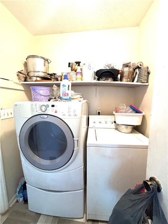 5687 Pine Meadow Ct, Morrow, GA 30260 - laundry area featuring washing machine and clothes dryer and laundry area
