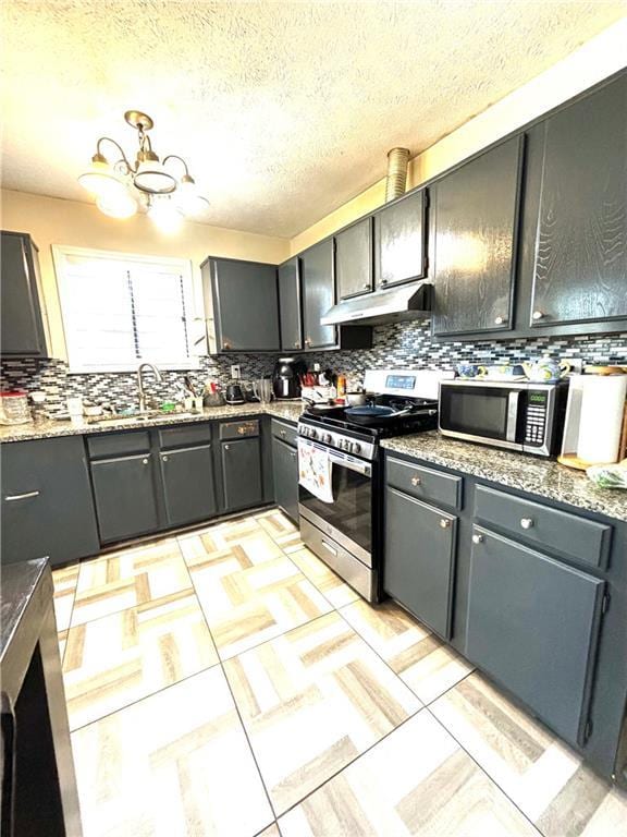 5687 Pine Meadow Ct, Morrow, GA 30260 - kitchen featuring a chandelier, appliances with stainless steel finishes, under cabinet range hood, a sink, and backsplash