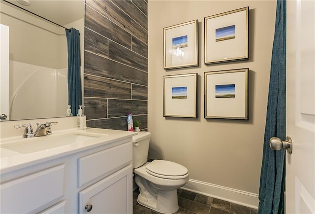 bathroom featuring curtained shower, vanity, toilet, and baseboards