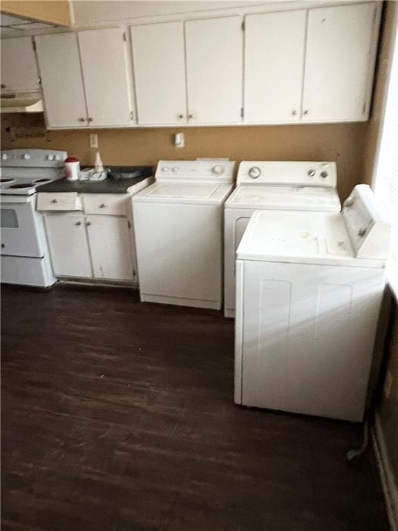 6354 Shannon Pkwy Unit 30D, Union City, GA 30291 - clothes washing area with washing machine and dryer and dark wood-type flooring