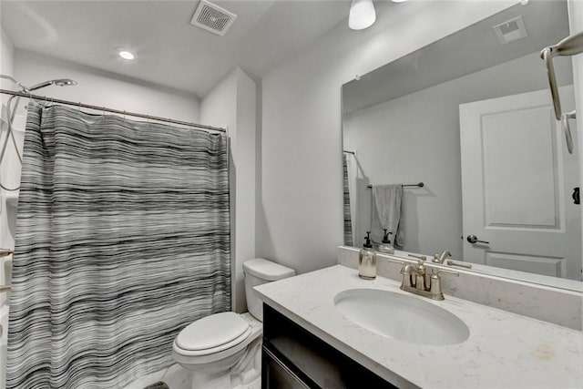 811 Pineberry Ct, Grayson, GA 30017 - full bathroom with vanity, toilet, and a shower with curtain