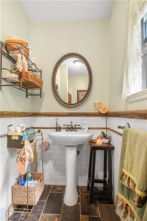 9760 Loblolly Ln, Roswell, GA 30075 - bathroom featuring tile walls and a wainscoted wall
