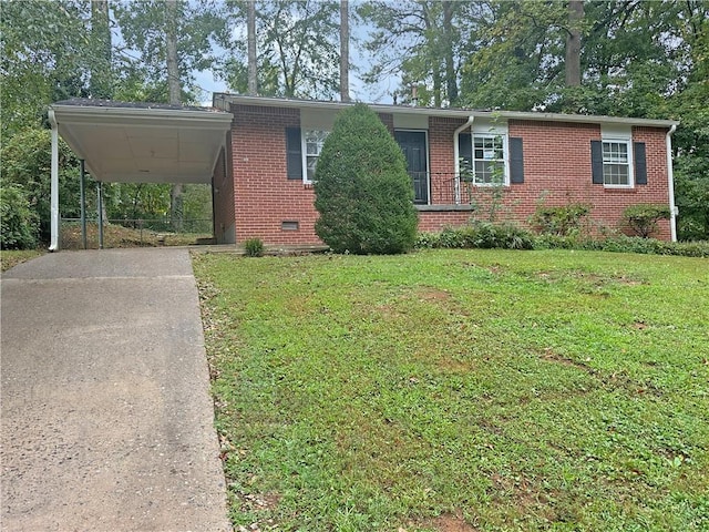 view of front of home featuring a carport and a front lawn