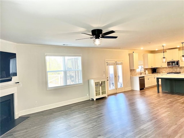 living room with visible vents, a fireplace with flush hearth, dark wood-type flooring, a ceiling fan, and baseboards