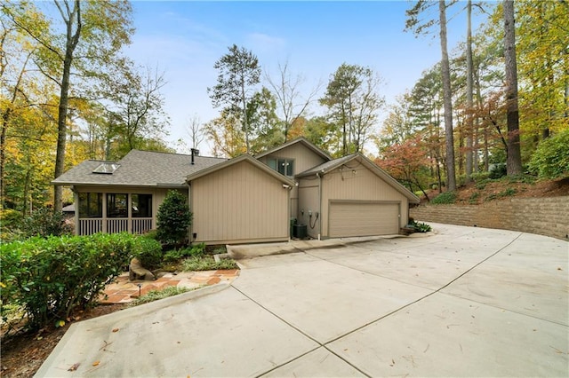 single story home featuring a garage