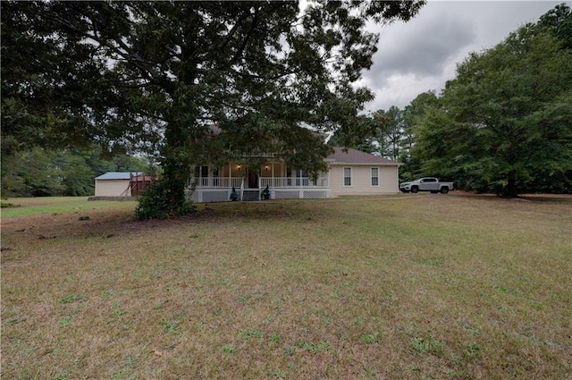 view of front of house featuring a porch and a front yard