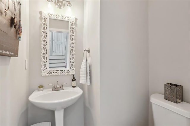 bathroom featuring toilet and a sink