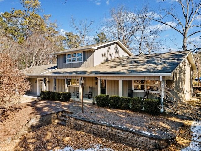 view of front facade featuring covered porch