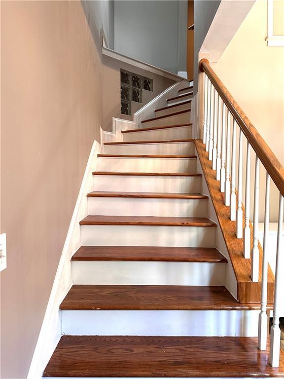 225 Austin Oaks Dr SE, Ellenwood, GA 30294 - view of staircase