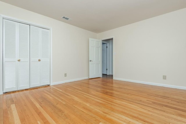 6795 Brandon Mill Rd, Atlanta, GA 30328 - unfurnished bedroom featuring light wood-type flooring, baseboards, and a closet