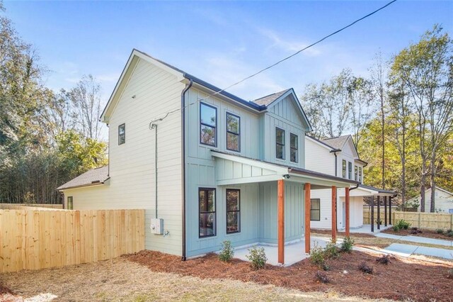 view of front of home featuring covered porch