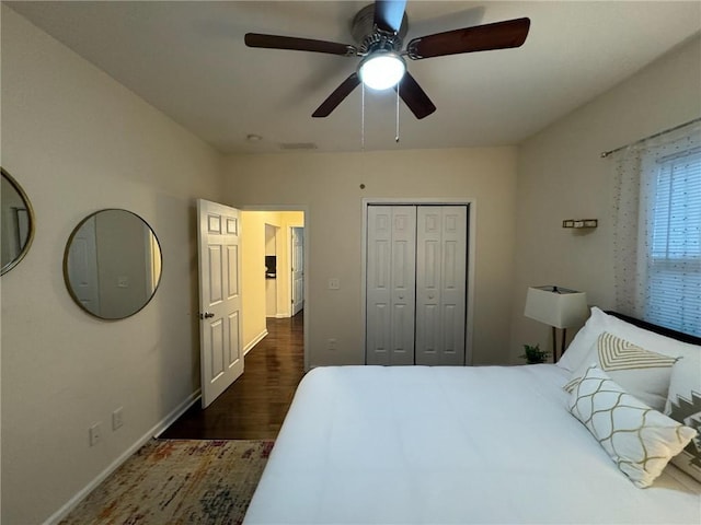 bedroom featuring dark wood-type flooring, ceiling fan, and a closet